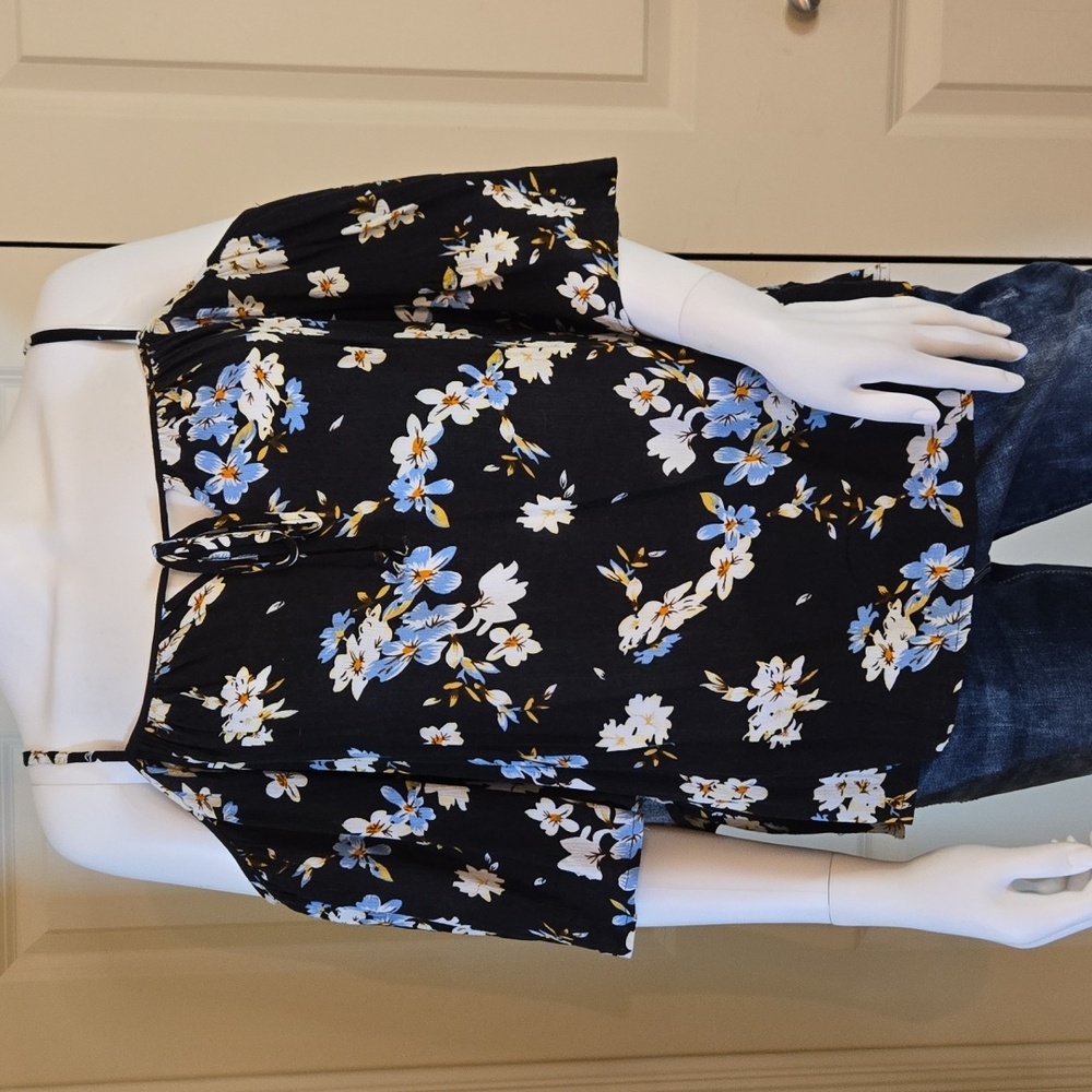 NWT VENUS Floral Cold Shoulder Top